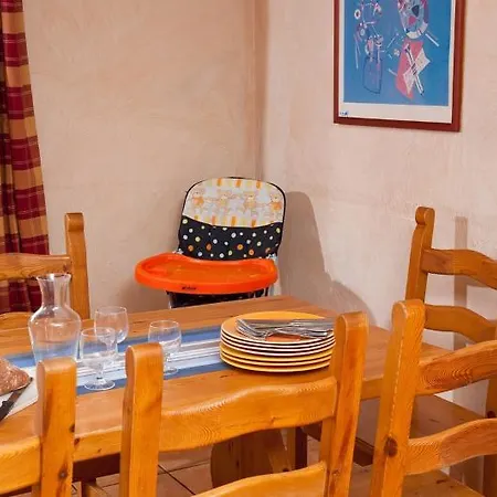 Madame Les Du Praz *